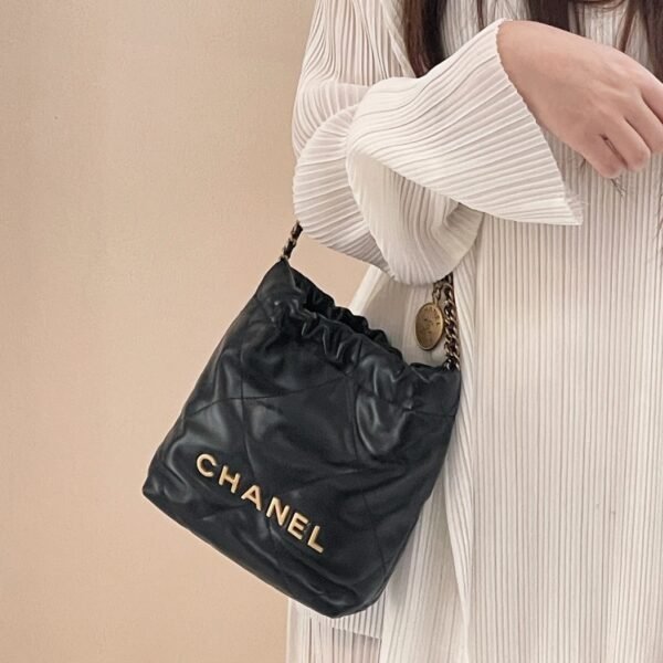 CHANEL 샤넬 22 미니 숄더백 블랙 AS3980